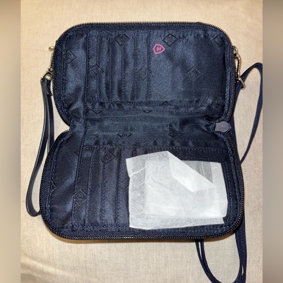 Vera Bradley RFID All in One Crossbody Bag - Picture 4 of 10